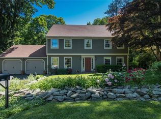 19 Heathbrook Dr, Poughkeepsie, NY 12603