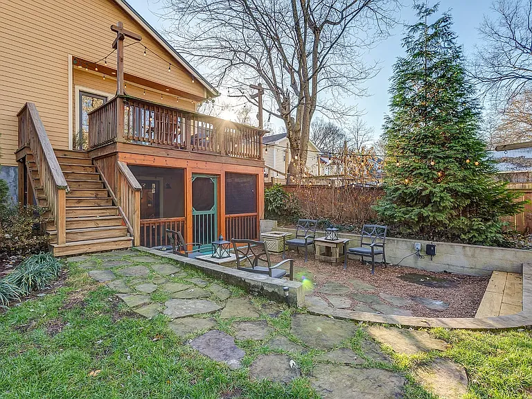 1415 Benjamin St — Photo 15