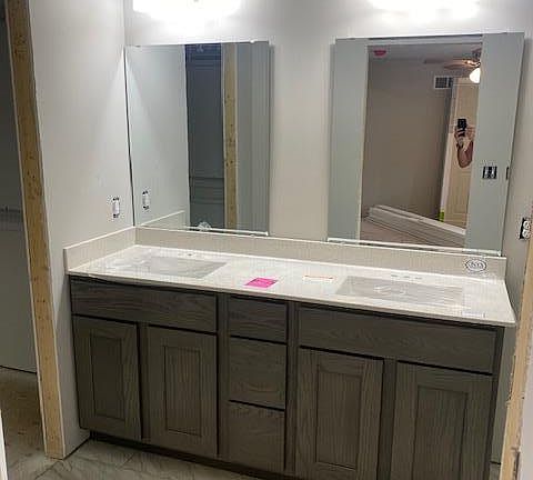 4th image of 520 Summer Hill Ln