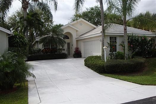 2nd image of 2820 N Clearbrook Cir