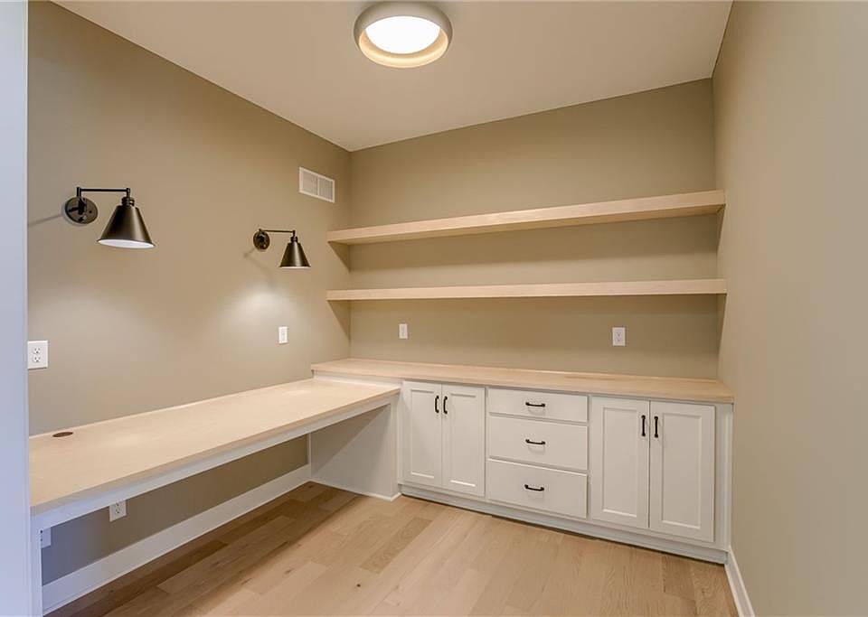 2nd image of 827 Reed Dr