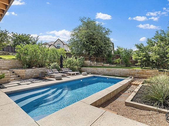 3rd image of 5500 La Canada Way