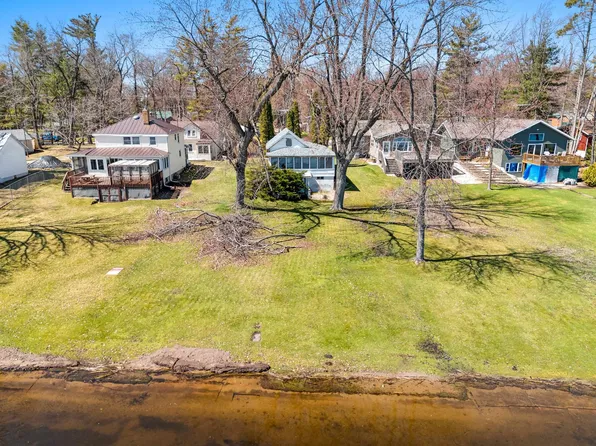 N5996 N Lake Dr, Shawano, WI 54166
