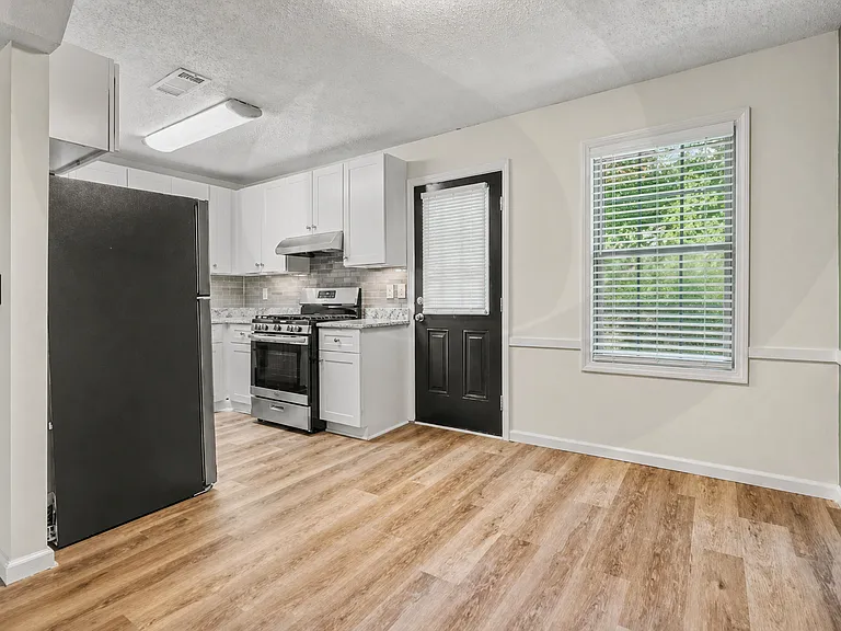 3237 Highpoint Ct — Photo 10