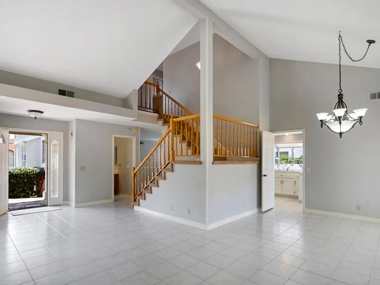 24241 Tama Ln — Photo 4