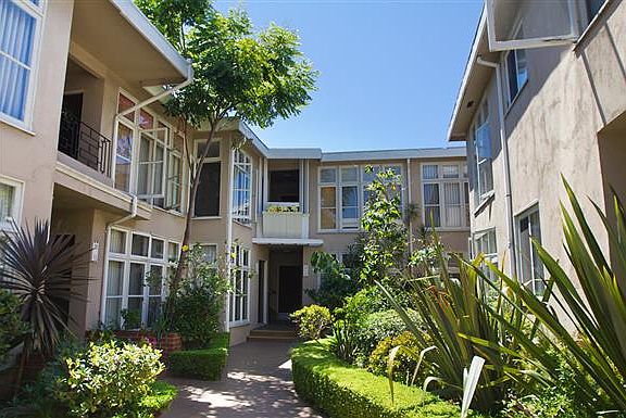 5th image of 830 S Fairfax Ave APT 11