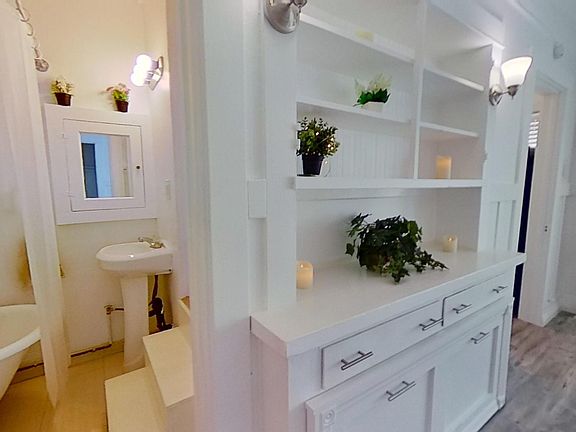 5th image of 16 Thornton Ave #206