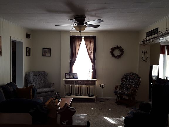 3rd image of 919 Jay St