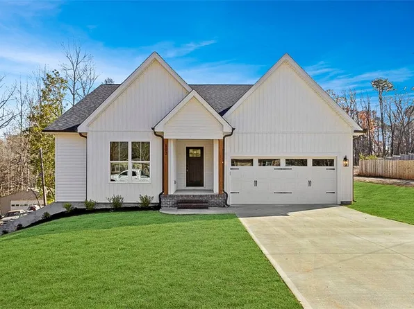 102 Millbrook Cir, Taylors, SC 29687