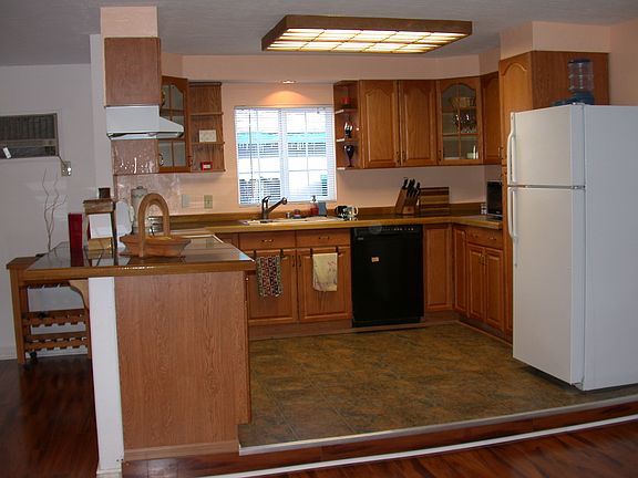 5th image of 605 Randolph Way