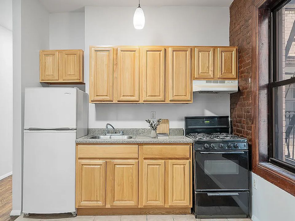 2nd image of 580 Saint Nicholas Ave APT 1L