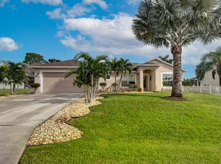 985 SE Bywood Ave, Port Saint Lucie, FL 34983