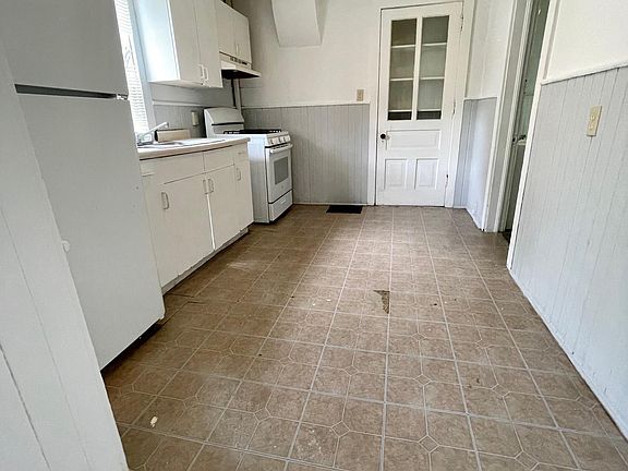 2nd image of 745 E Stockbridge Ave #1