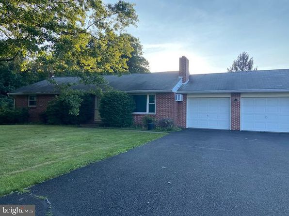 229 Schoolhouse Rd