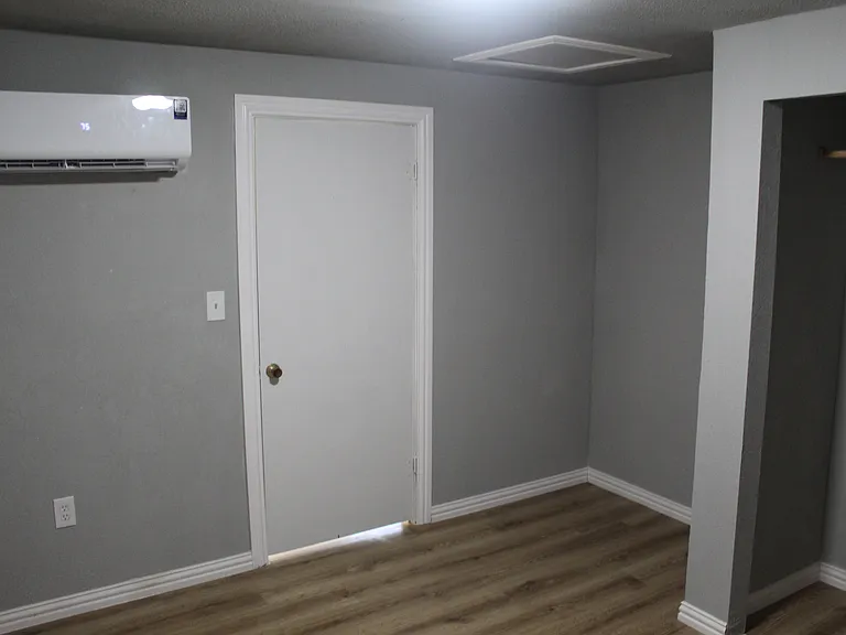6075 Anahuac Ave — Photo 16