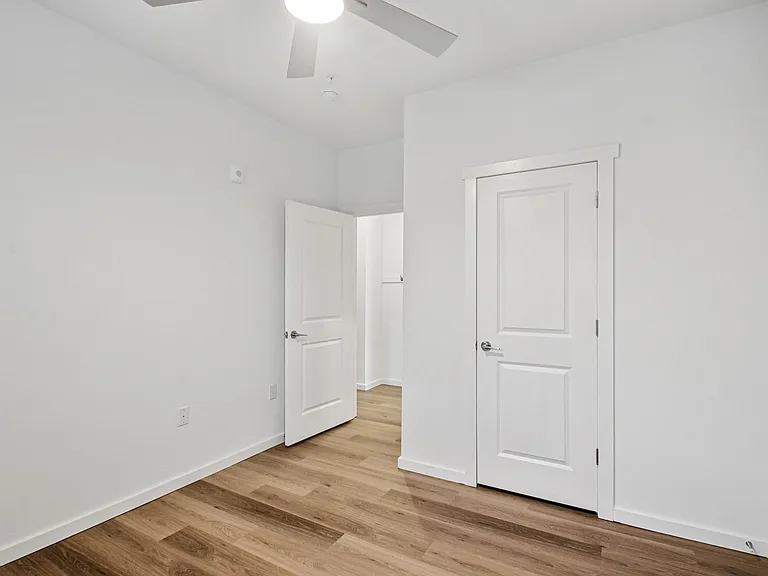 Portland Place Apartments — Photo 38