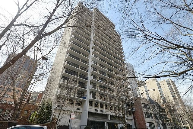 1st image of 1430 N Astor St APT 14C