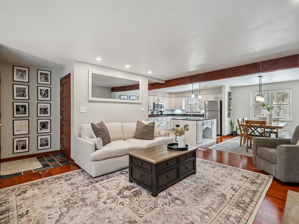 1st image of 207 Chapel Ridge Dr