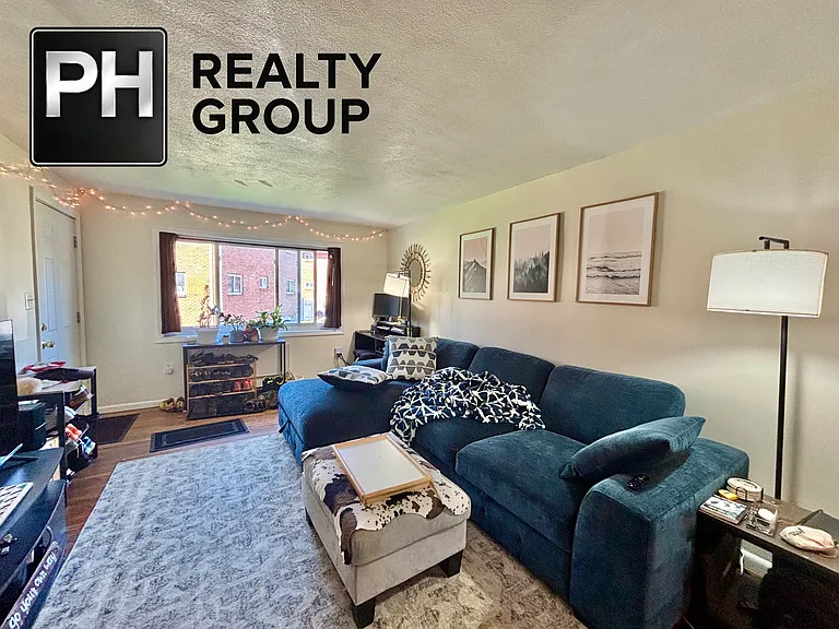 17I Oxford Cir #17 — Photo 3