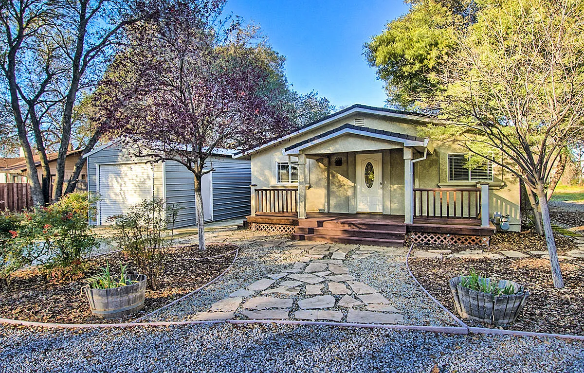 20250 Lupine Dr photo 1