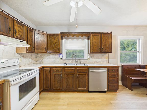 3rd image of 3557 16th Street Rd
