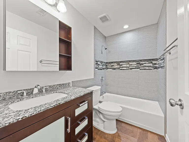 4407 Southminster Cir — Photo 27