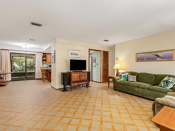 5th image of 313 Banyan Way