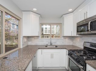 310 Boston St APT 4, Seattle, WA 98109