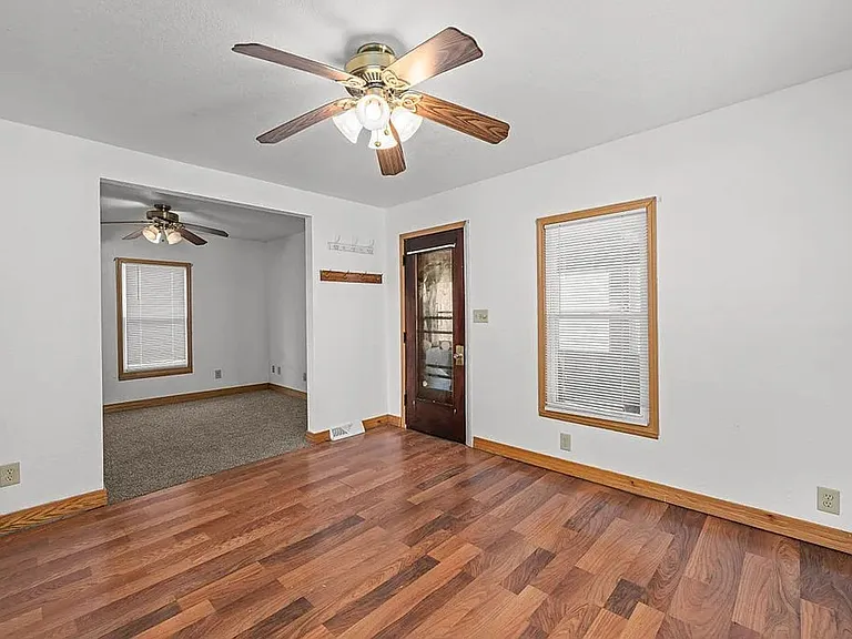 2025 S Bluff Blvd — Photo 7