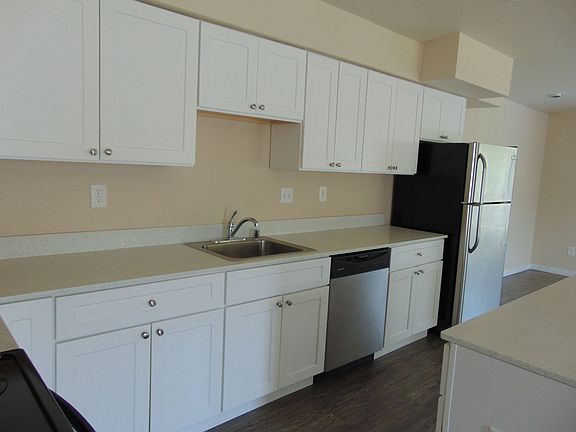 5th image of 826 Woodford Ave N APT 12