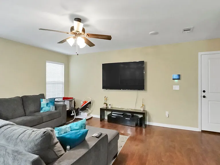 220 Wainwright Dr — Photo 12