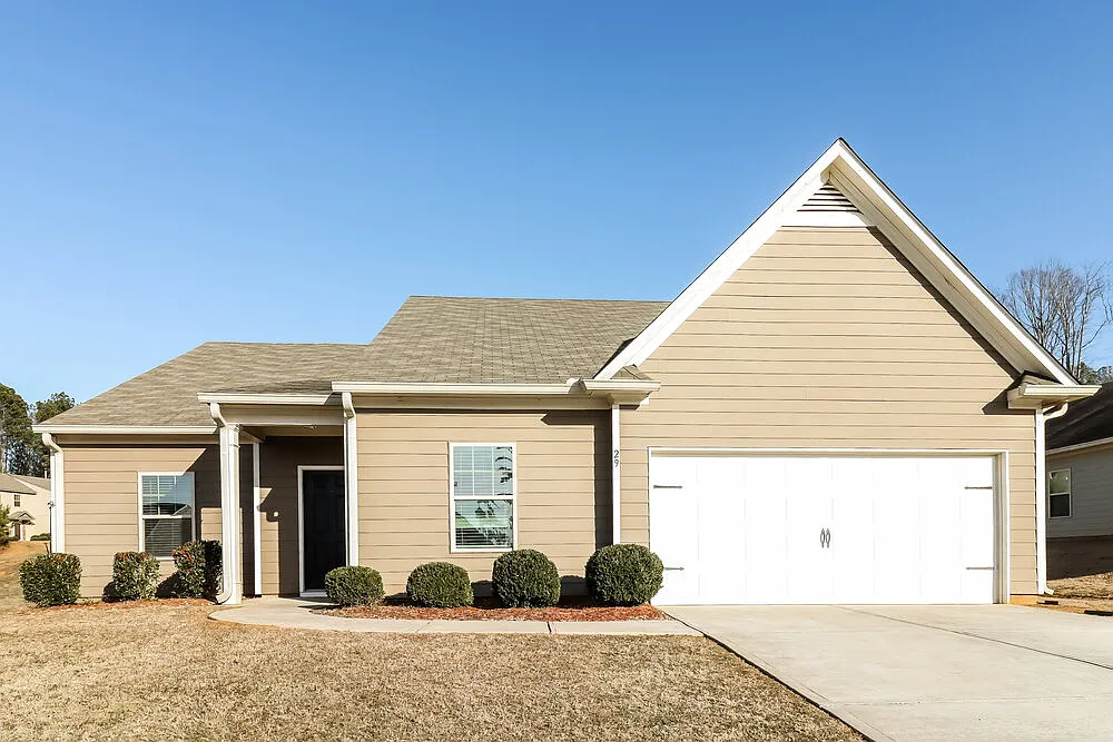 4 bed, 2.0 bath, 2102 sqft, $2,190 — Photo 1