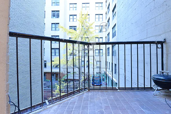 Rented by Peter Ashe | media 30