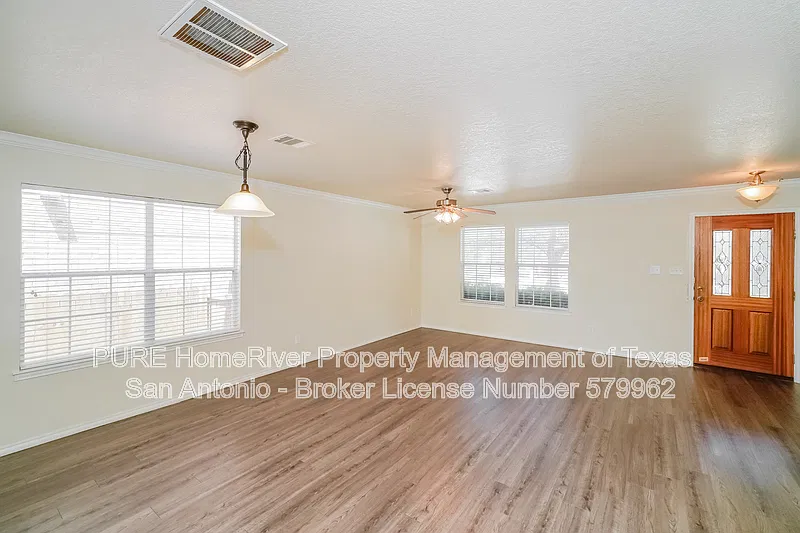 3 bed, 3.0 bath, 2721 sqft, $2,295 — Photo 3