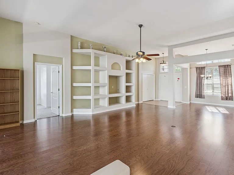 774 Lancer Cir — Photo 2