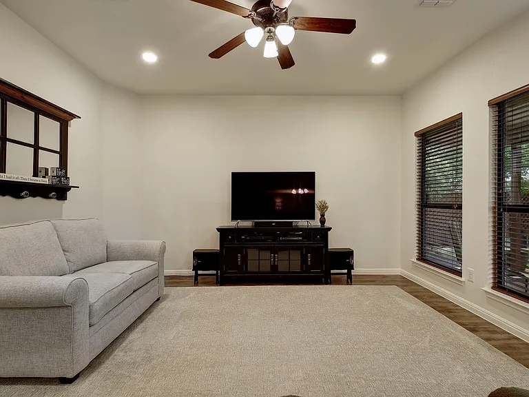2251 Hazelwood — Photo 4
