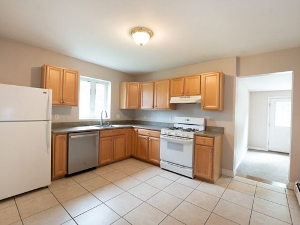 1st image of 616 Main St #1