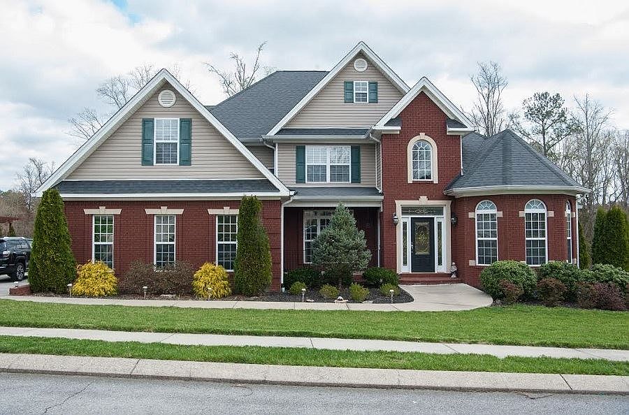 1st image of 2935 Creekside Dr