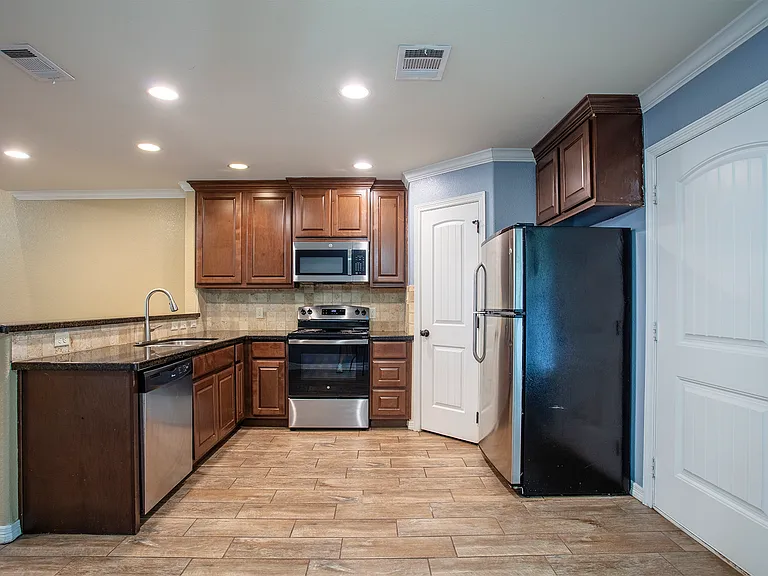 731 Dominik Dr — Photo 4