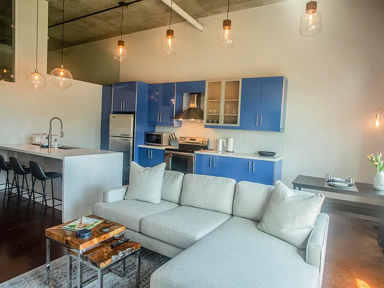 185 NE 4th Ave #204 — Photo 3