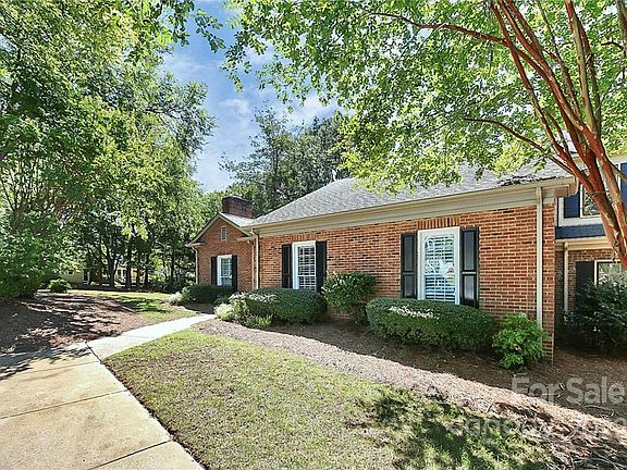 3rd image of 4222 Blacktree Ln
