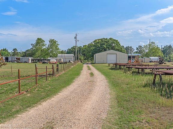 3rd image of 10660 Bowen Rd
