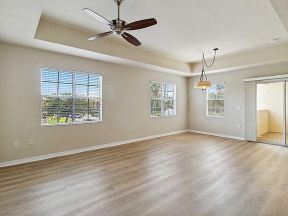 5th image of 1010 Villagio Cir Unit 202