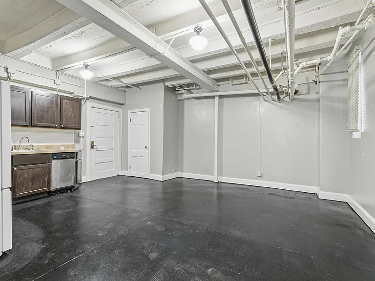 Piccadilly Apartments — Photo 8