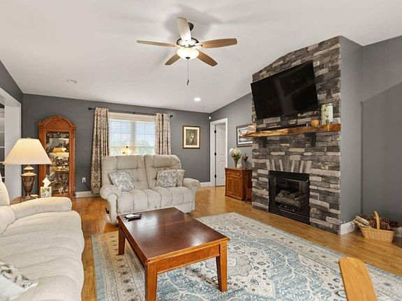 3rd image of 1381 White Rd
