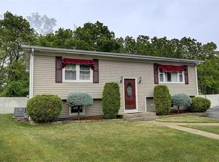 37 Zenith Dr, Cranston, RI 02920