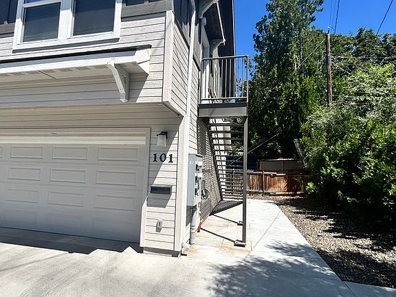2nd image of 2106 S Vista Ave #102
