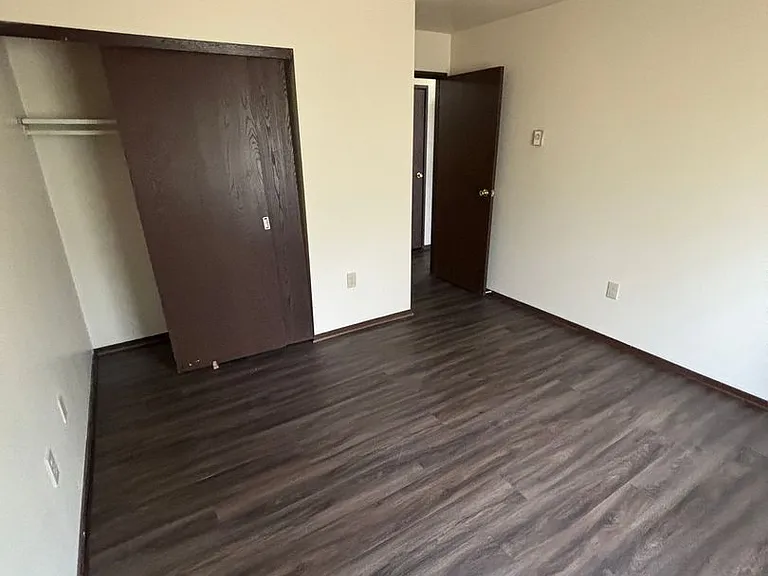 7501 W Green Tree Rd — Photo 11