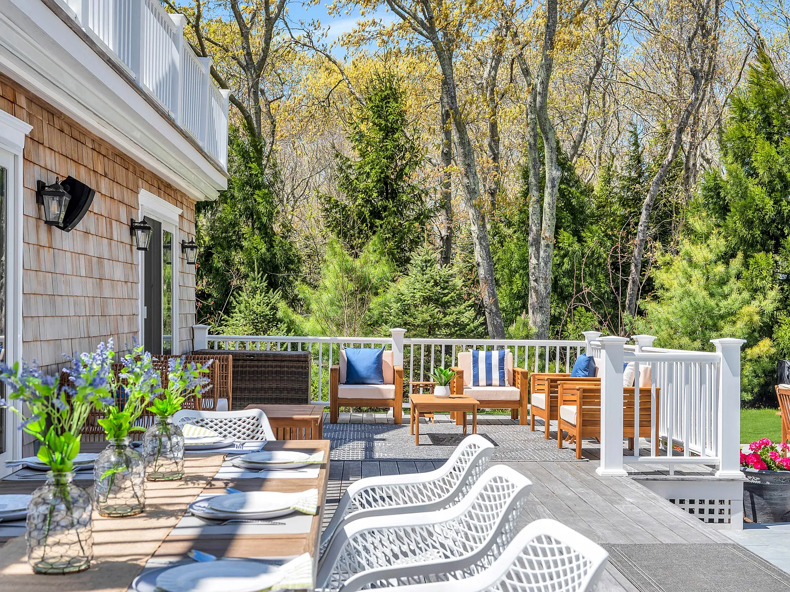 East Hampton retreat with amazing outdoor space, heated pool — Photo 4