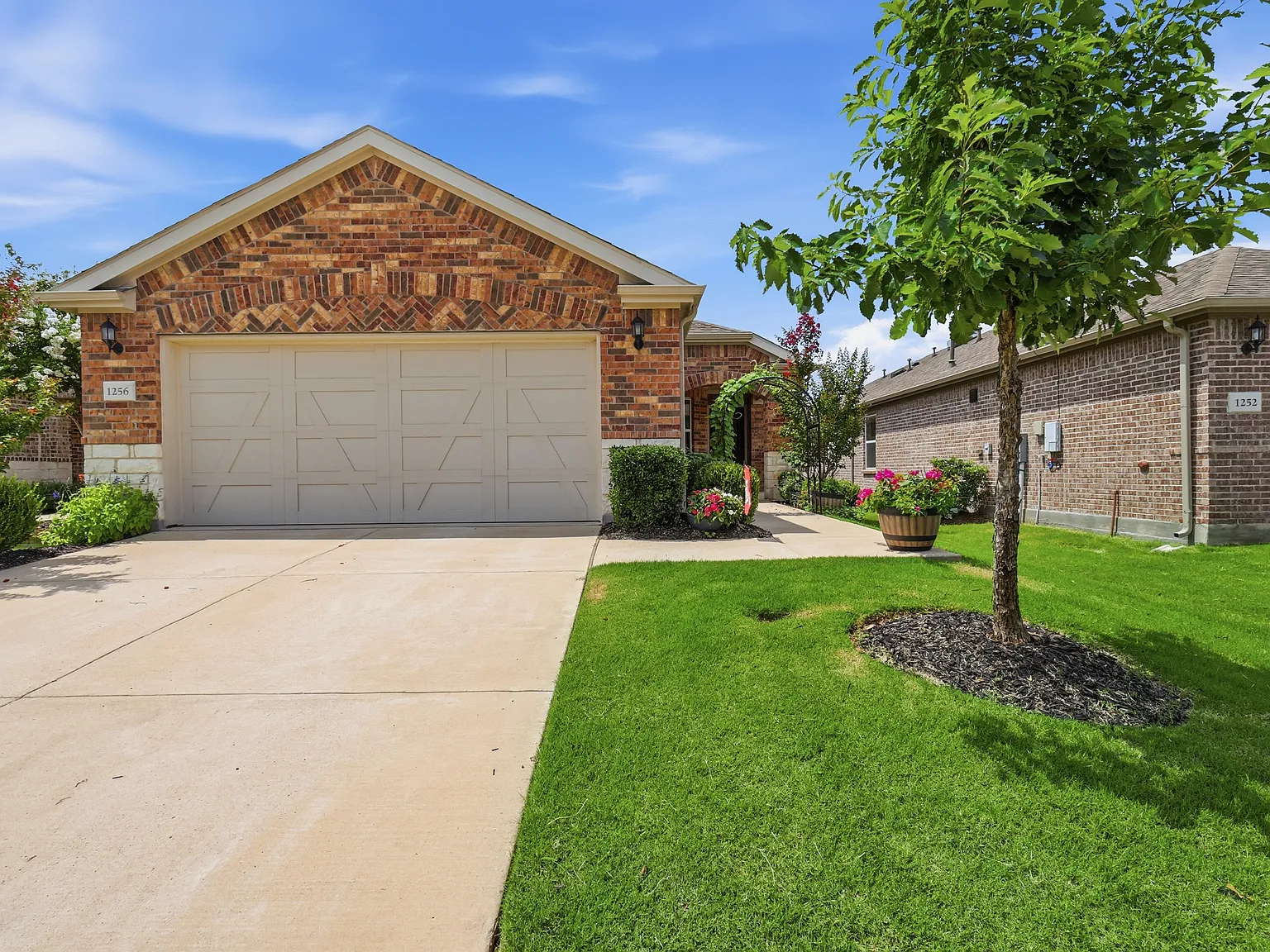 2 bed, 1474 sqft, $2,200 — Photo 3